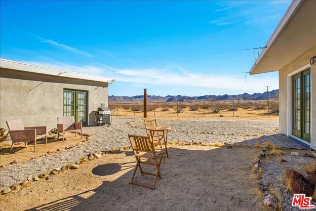 5737 Mojave Ranch Road, Joshua Tree CA: https://media.crmls.org/mediaz/bf4c14a0-73da-408d-a6ba-d09bdea3ccd1.jpg