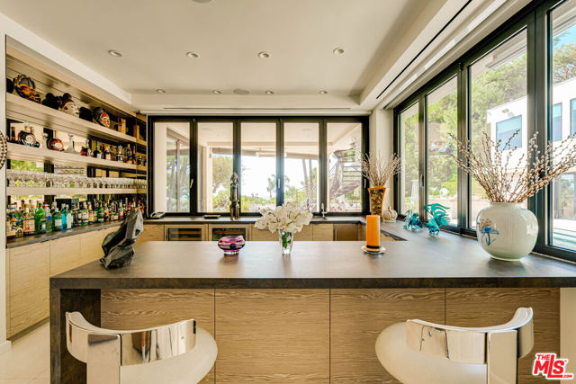 1821 Loma Vista Drive, Beverly Hills CA: https://media.crmls.org/mediaz/bf4c1ccc-1e63-4179-b347-efceac36c250.jpg