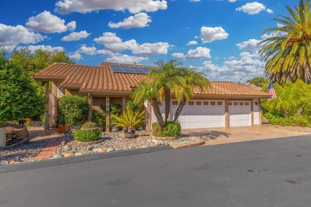1363 Timberpond Dr, El Cajon CA: https://media.crmls.org/mediaz/bf4c3dae-388b-4590-bf5b-cf03800f211a.jpg