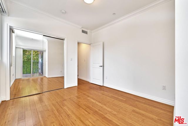 3061 W 12th Place, Los Angeles CA: https://media.crmls.org/mediaz/bf4c8769-cb1a-4328-bdcc-db3310e330ef.jpg