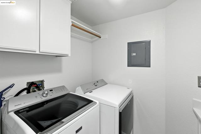 2201 Mark Twain Drive, Antioch CA: https://media.crmls.org/mediaz/bf4ce577-f1e6-4767-87c0-1dc750902380.jpg