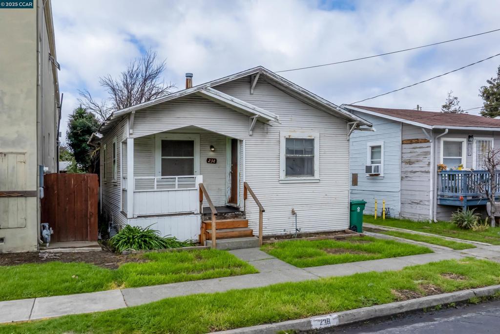238 Vaqueros Ave