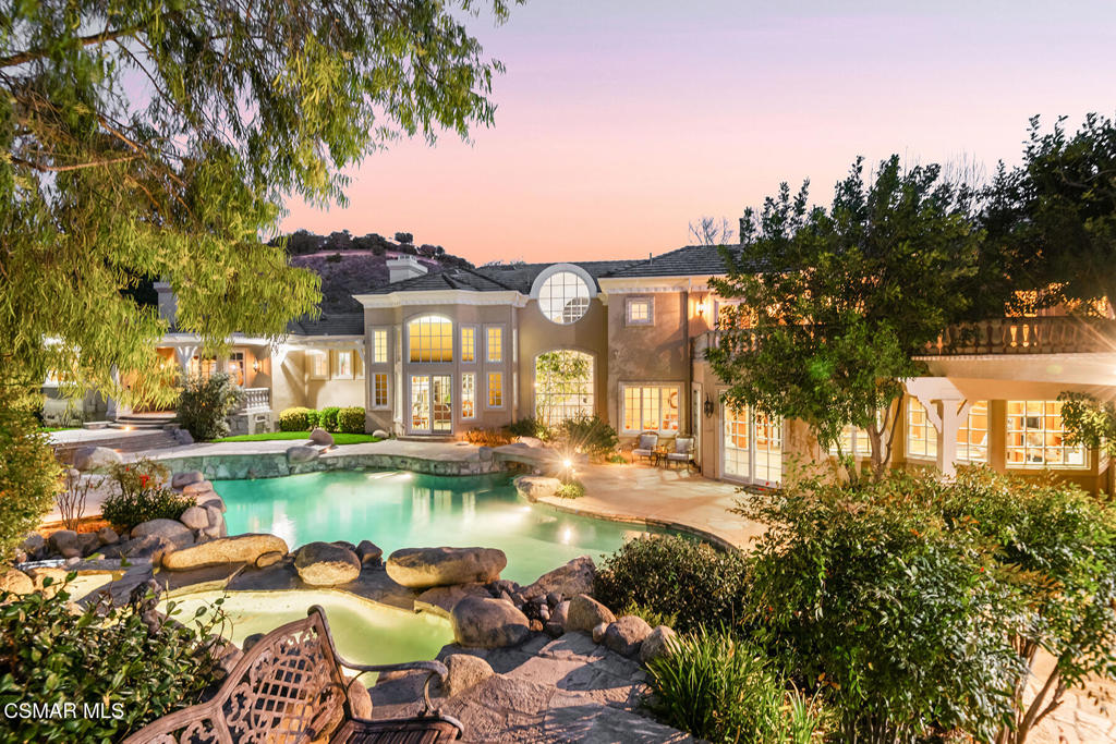 907 Vista Ridge Lane