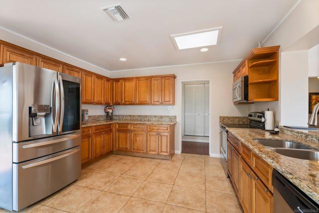 644 Eldorado Drive, Escondido CA: https://media.crmls.org/mediaz/bf4d477c-a5ef-4245-bd69-742ac27ac057.jpg
