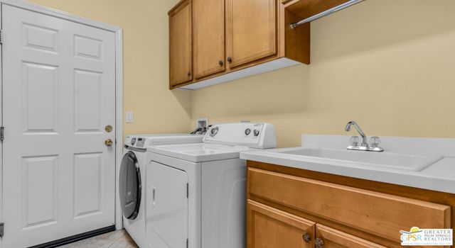 81804 Daniel Drive, La Quinta CA: https://media.crmls.org/mediaz/bf4d897a-8f84-472e-8e39-2b62f5c314e0.jpg