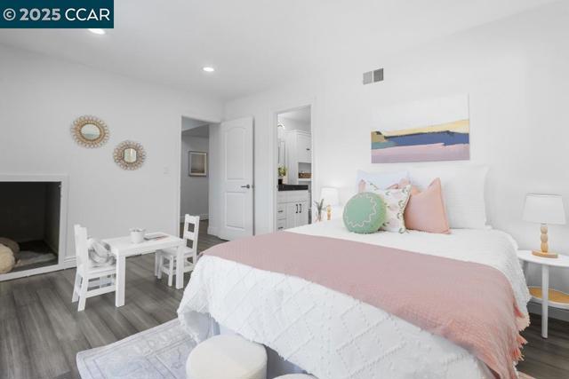 855 Portola Ave, Alameda CA: https://media.crmls.org/mediaz/bf4e0127-adb2-4c98-898f-cdb9f0df1051.jpg