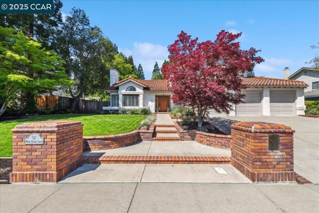 97 Woodranch Cir, Danville CA: https://media.crmls.org/mediaz/bf4e5546-800b-486f-8253-ccd5b4ddb43a.jpg