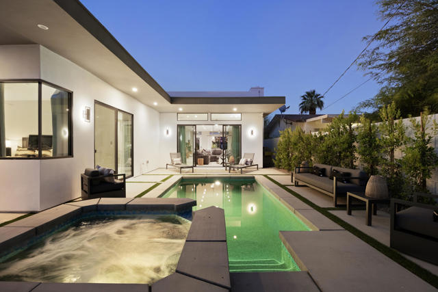 52085 Avenida Cortez, La Quinta CA: https://media.crmls.org/mediaz/bf4eae64-1d50-4a96-a8e4-d218365104df.jpg