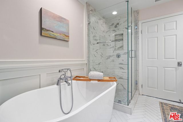 1121 Princeton Street, Santa Monica CA: https://media.crmls.org/mediaz/bf4ed6f8-2445-45ee-ab7f-b297a91da200.jpg