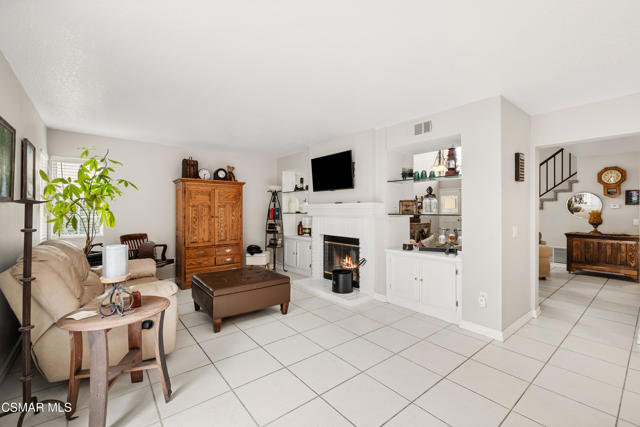 680 Sedgeworth Court, Simi Valley CA: https://media.crmls.org/mediaz/bf4f0328-c1b8-4ba7-9623-1fbdbdd5e03c.jpg