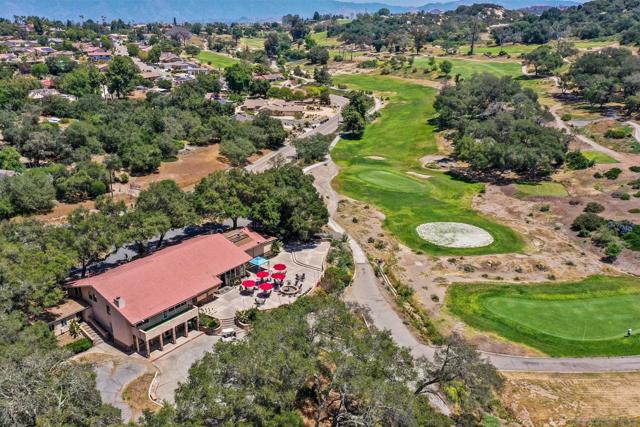 10562 Aspen Gln, Escondido CA: https://media.crmls.org/mediaz/bf4fad70-1a9f-4323-97dd-648e1a14434b.jpg