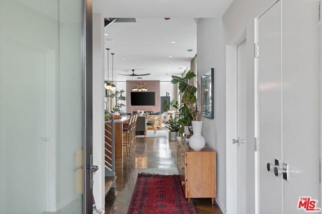 1102 Amoroso Place, Venice CA: https://media.crmls.org/mediaz/bf4fbb35-766c-4d19-8803-98ded88e9315.jpg
