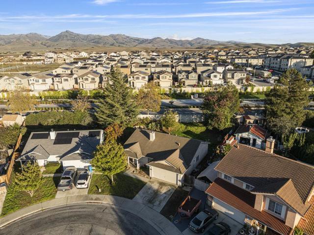 2199 Raleigh Circle, Hollister CA: https://media.crmls.org/mediaz/bf4fc5d9-c333-4103-b2ac-7319bc4d2054.jpg