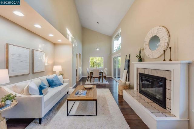1084 Southdown Court, Walnut Creek CA: https://media.crmls.org/mediaz/bf50be2d-28c4-41d8-a504-df25dd28d0b8.jpg
