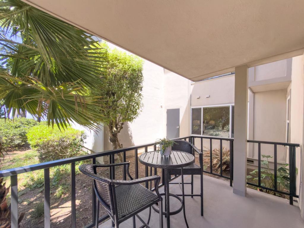 https://media.crmls.org/mediaz/bf50daa4-b985-42ba-af20-0548bef5d41b.jpg?preset=X-Large