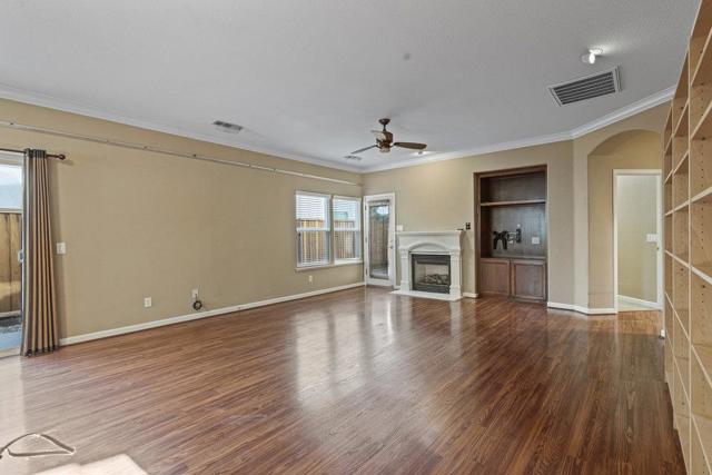 3009 La Vina Circle, Los Banos CA: https://media.crmls.org/mediaz/bf50e4b5-5ae3-40fe-8392-915b63e4a847.jpg