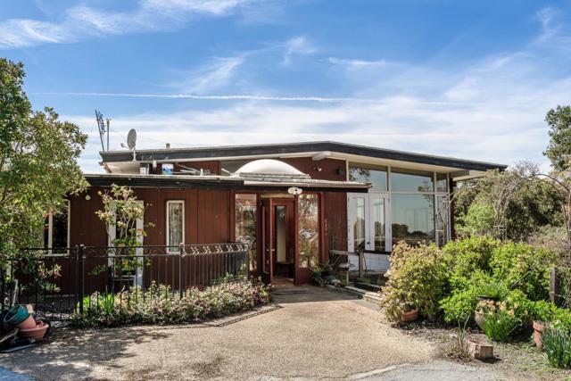 640 Los Trancos Road,  CA: https://media.crmls.org/mediaz/bf51d039-ae04-4928-85ca-6de7f11d44db.jpg