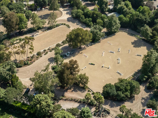 13214 Riviera Ranch Road, Los Angeles CA: https://media.crmls.org/mediaz/bf51f1a1-e2ee-4552-9bb8-835942f19937.jpg
