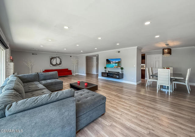 23225 Cass Avenue, Woodland Hills CA: https://media.crmls.org/mediaz/bf52121d-8eae-45ce-a0e1-4d5749e297a8.jpg
