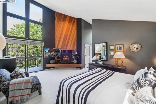 391 Oak Ln, Pleasanton CA: https://media.crmls.org/mediaz/bf52273d-14ee-4be9-9000-5b3f3c049a48.jpg