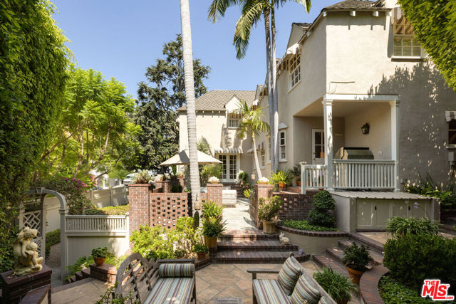 1612 Sunset Plaza Drive, Los Angeles CA: https://media.crmls.org/mediaz/bf530817-4a48-4cc7-a3b2-08949b568bd3.jpg