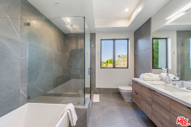 1903 S Bedford Street, Los Angeles CA: https://media.crmls.org/mediaz/bf53eed9-66db-4a3d-abbd-f7463be4365a.jpg