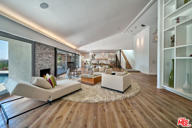 6342 Innsdale Drive, Los Angeles CA: https://media.crmls.org/mediaz/bf53f89d-0e6d-4560-a384-499fbbf7aeab.jpg