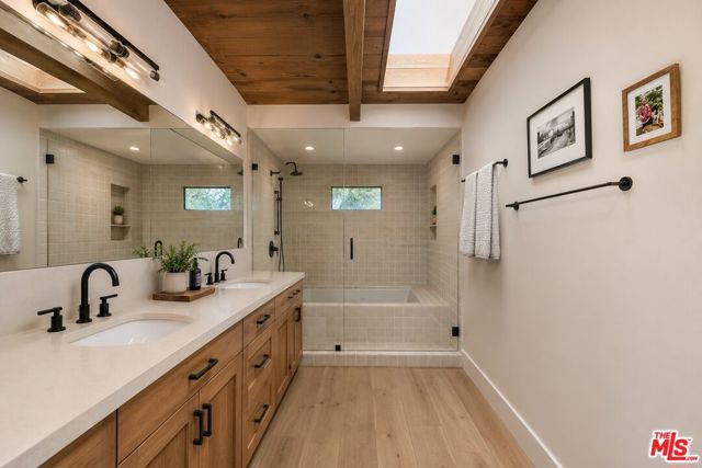 454 North East Rustic Road photo 23