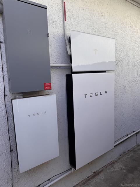 554 7Th St, Imperial Beach CA: https://media.crmls.org/mediaz/bf5477b1-2316-48e1-9661-40138cf64209.jpg