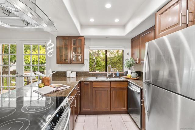 2362 Altisma Way, Carlsbad CA: https://media.crmls.org/mediaz/bf5495aa-e9d9-41a7-a878-249d2072f800.jpg