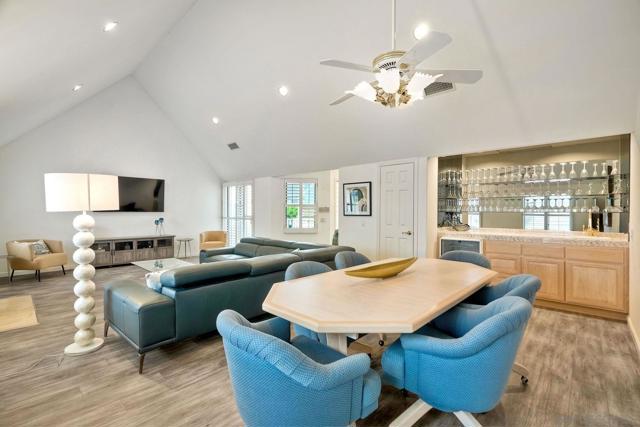 7635 Draper Avenue, La Jolla CA: https://media.crmls.org/mediaz/bf55fbf6-9a4c-4257-87f5-f6a25152f7f3.jpg