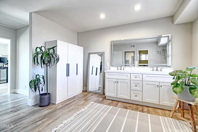 2965 Surfrider Avenue, Ventura CA: https://media.crmls.org/mediaz/bf56291b-e083-4cac-b32c-60079468b1ba.jpg