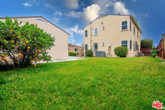 8456 Byrd Avenue, Inglewood CA: https://media.crmls.org/mediaz/bf564691-cfe5-4c4c-aab8-19268c9d5700.jpg