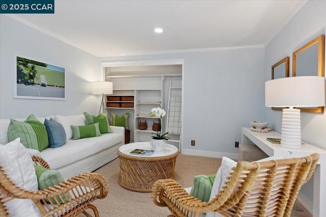 32 California Ave, Orinda CA: https://media.crmls.org/mediaz/bf564b07-58eb-4b38-a0f7-8a100d053b94.jpg