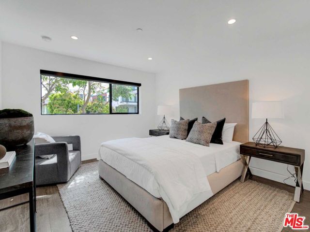 725 N Alfred Street, Los Angeles CA: https://media.crmls.org/mediaz/bf56d1fc-55d0-46a6-ab5e-34857448f2da.jpg