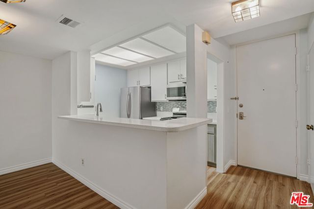 3231 Cheviot Vista Place, Los Angeles CA: https://media.crmls.org/mediaz/bf5712ed-a812-49a5-ae54-c0e7926d5a6e.jpg