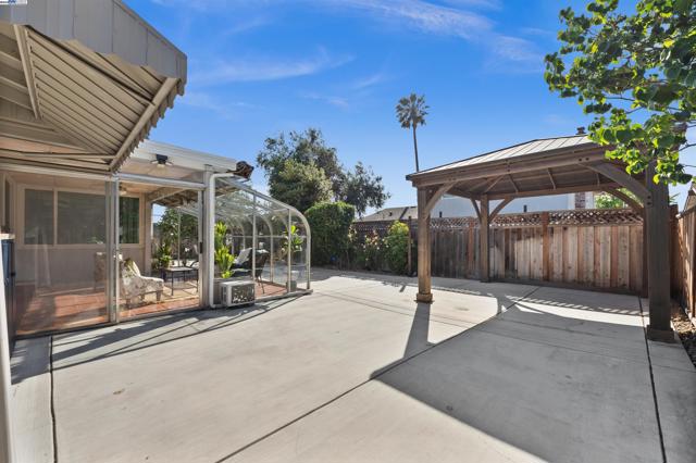 5095 Nottingham Ct, Newark CA: https://media.crmls.org/mediaz/bf572bc9-f9d9-4efe-8e3b-e4a04c0e34f0.jpg