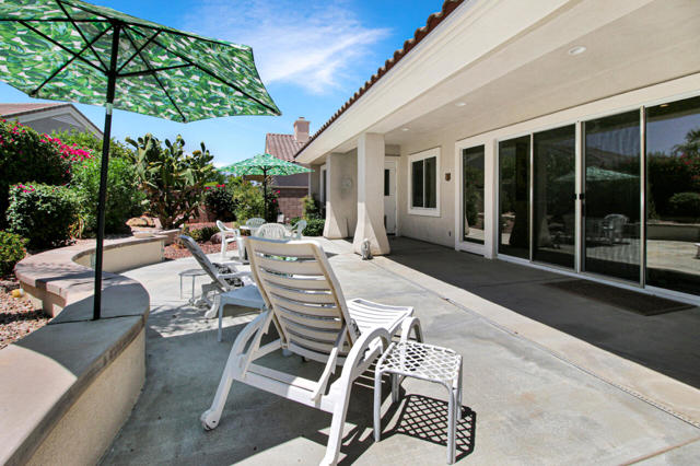 35925 Rosemont Drive, Palm Desert CA: https://media.crmls.org/mediaz/bf575dfe-9569-48dd-bce5-835f55f6ac92.jpg