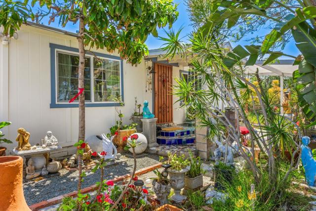 875 Boundary St, San Diego CA: https://media.crmls.org/mediaz/bf5767a4-22ac-4485-99b0-6fc9438f2161.jpg