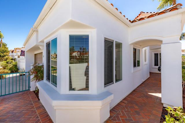 4963 Lamia way, Oceanside CA: https://media.crmls.org/mediaz/bf57ae6f-b66e-4bcc-9e9b-f87ec86af107.jpg