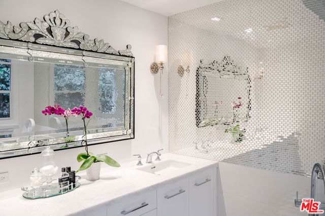 1455 Rising Glen, Los Angeles CA: https://media.crmls.org/mediaz/bf57f7da-f337-4e6f-a29b-17ee487daa58.jpg