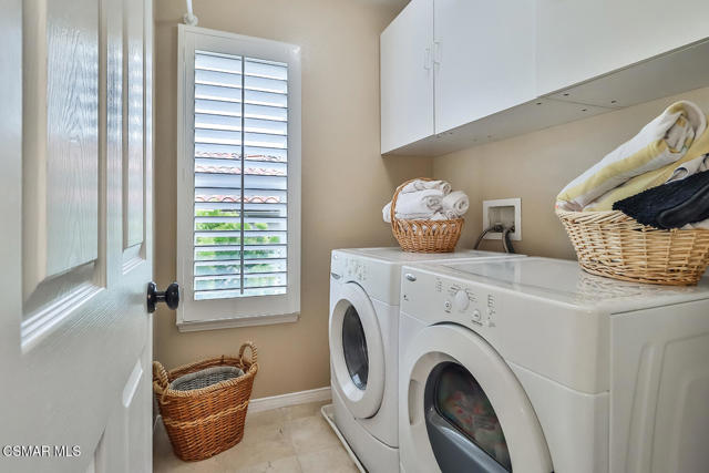 963 Corte Augusta, Camarillo CA: https://media.crmls.org/mediaz/bf588c2a-7d85-4834-ae95-44e846bec428.jpg