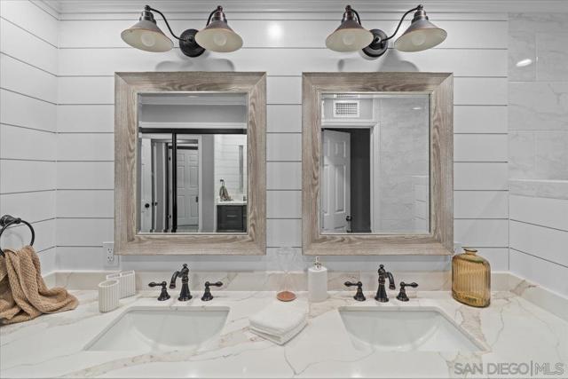 22682 S Canada Ct, Lake Forest CA: https://media.crmls.org/mediaz/bf593b18-9ccf-4e66-beb2-192716b86986.jpg