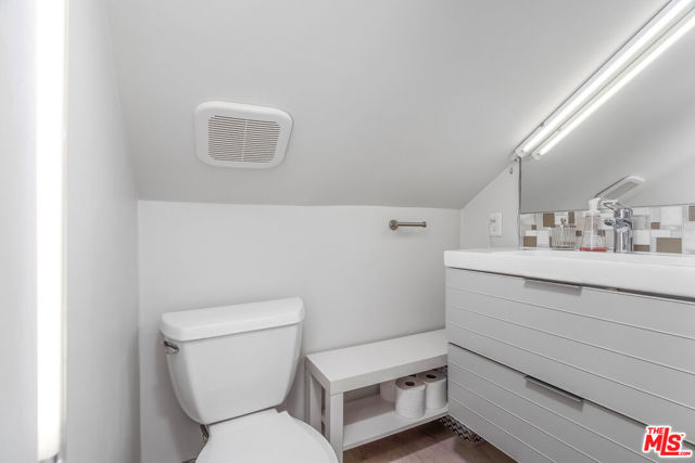 461 N St Andrews Place, Los Angeles CA: https://media.crmls.org/mediaz/bf596764-1b1f-4564-a543-dcdb8b9722e3.jpg