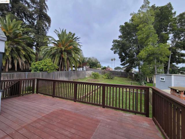 3504 68Th Ave, Oakland CA: https://media.crmls.org/mediaz/bf59c5ce-126c-4887-8fb4-ac9f2b96d1ed.jpg