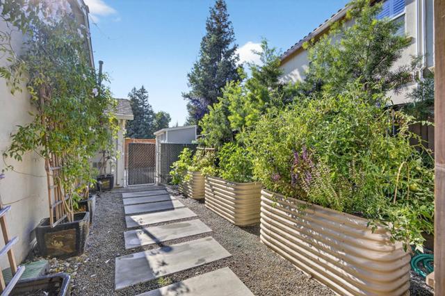 1295 Jasmine Way, Morgan Hill CA: https://media.crmls.org/mediaz/bf5a3e57-8172-4f60-8526-4019520394d9.jpg