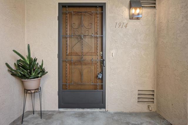 1914 Swallow Ln, Carlsbad CA: https://media.crmls.org/mediaz/bf5a3e6c-9ac2-49d6-8fbb-59c5b95f3532.jpg