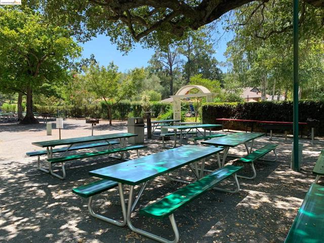1910 Skycrest Dr, Walnut Creek CA: https://media.crmls.org/mediaz/bf5bc000-f113-4b89-9840-9fc7d5135e0b.jpg