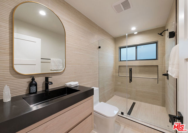 3524 Maplewood Avenue, Los Angeles CA: https://media.crmls.org/mediaz/bf5c36d8-c5c0-4c2c-a4d2-b37e01740031.jpg