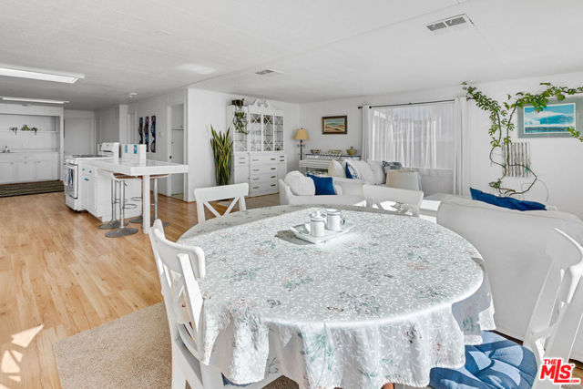 29500 Heathercliff, Malibu CA: https://media.crmls.org/mediaz/bf5c41ba-d52a-46ef-b70c-550ab6fcd6ff.jpg